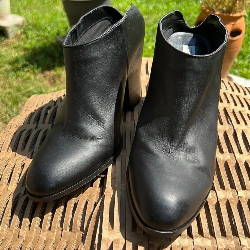 Steve Madden, Black Hilltop Booties,10B, slip on ,leather upper 3.75” heel.